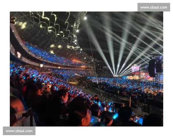 张韶涵重庆开唱，阳台观众隔空应援太暖